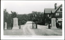 Entrance to Oakwood Cemetery